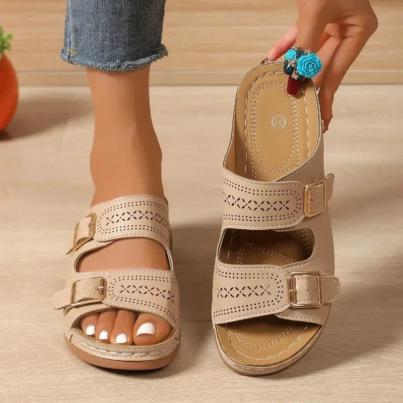 Black Sandals Women in Beige#colour_beige