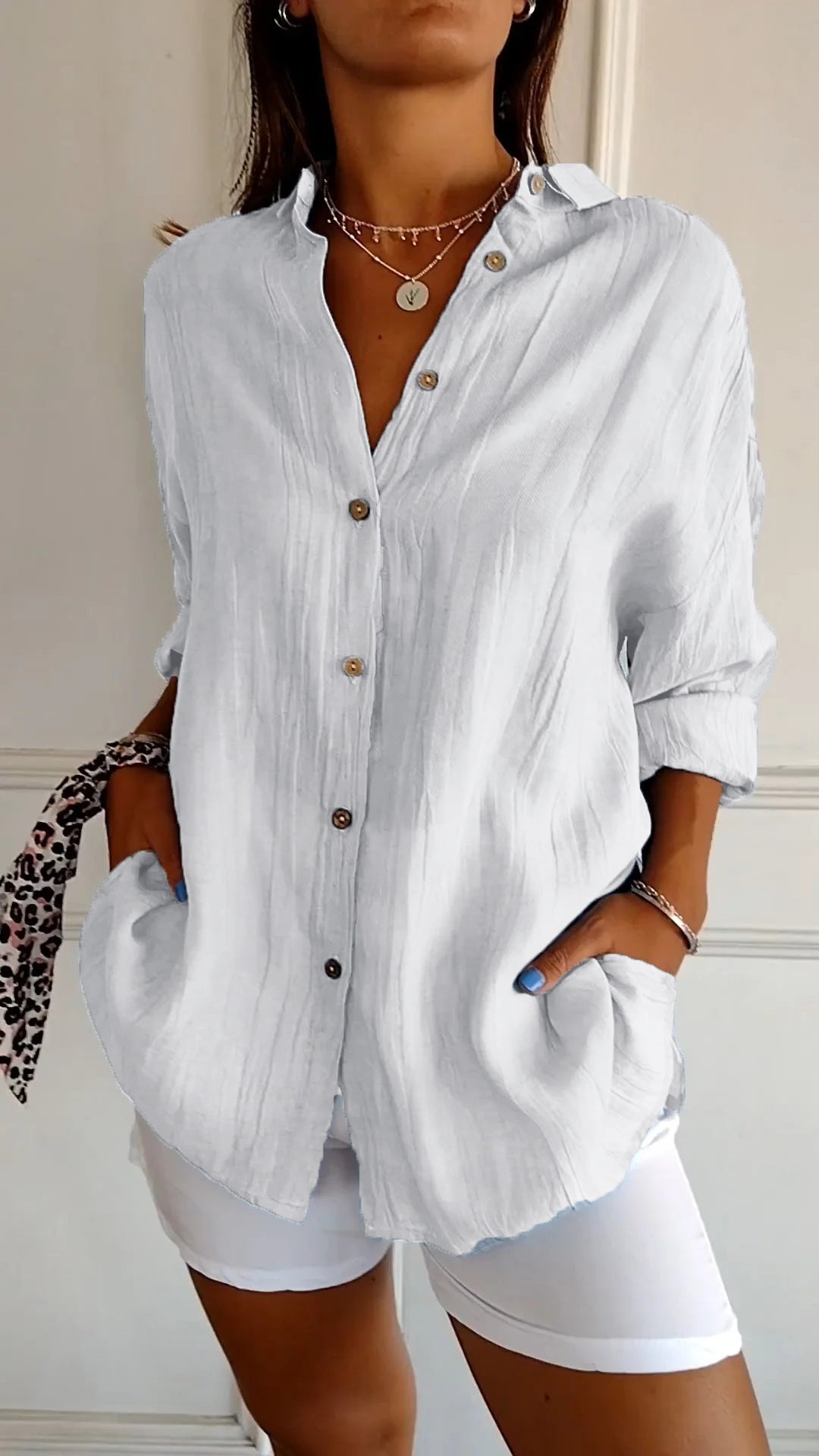 Shirts Women with Oversized Fit in White#colour_white