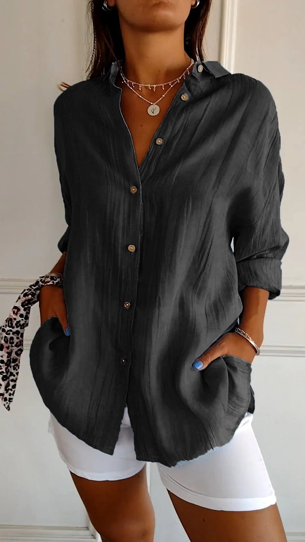 Shirts Women with Oversized Fit in Black#colour_black