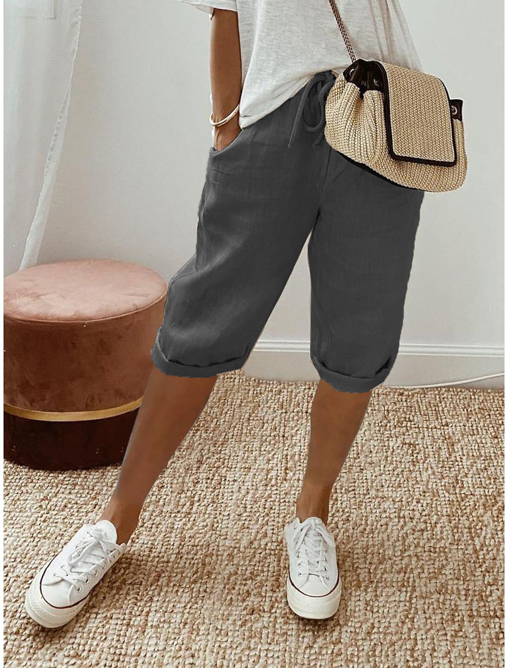 Capri Pants Women with Relaxed Make and Oversized Fit in Charcoal#colour_charcoal